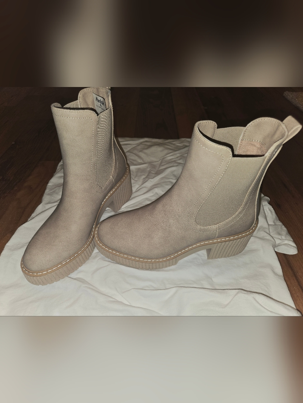 NWT DV by Dolce Vita Taupe Chelsea Booties with Chunky Heel